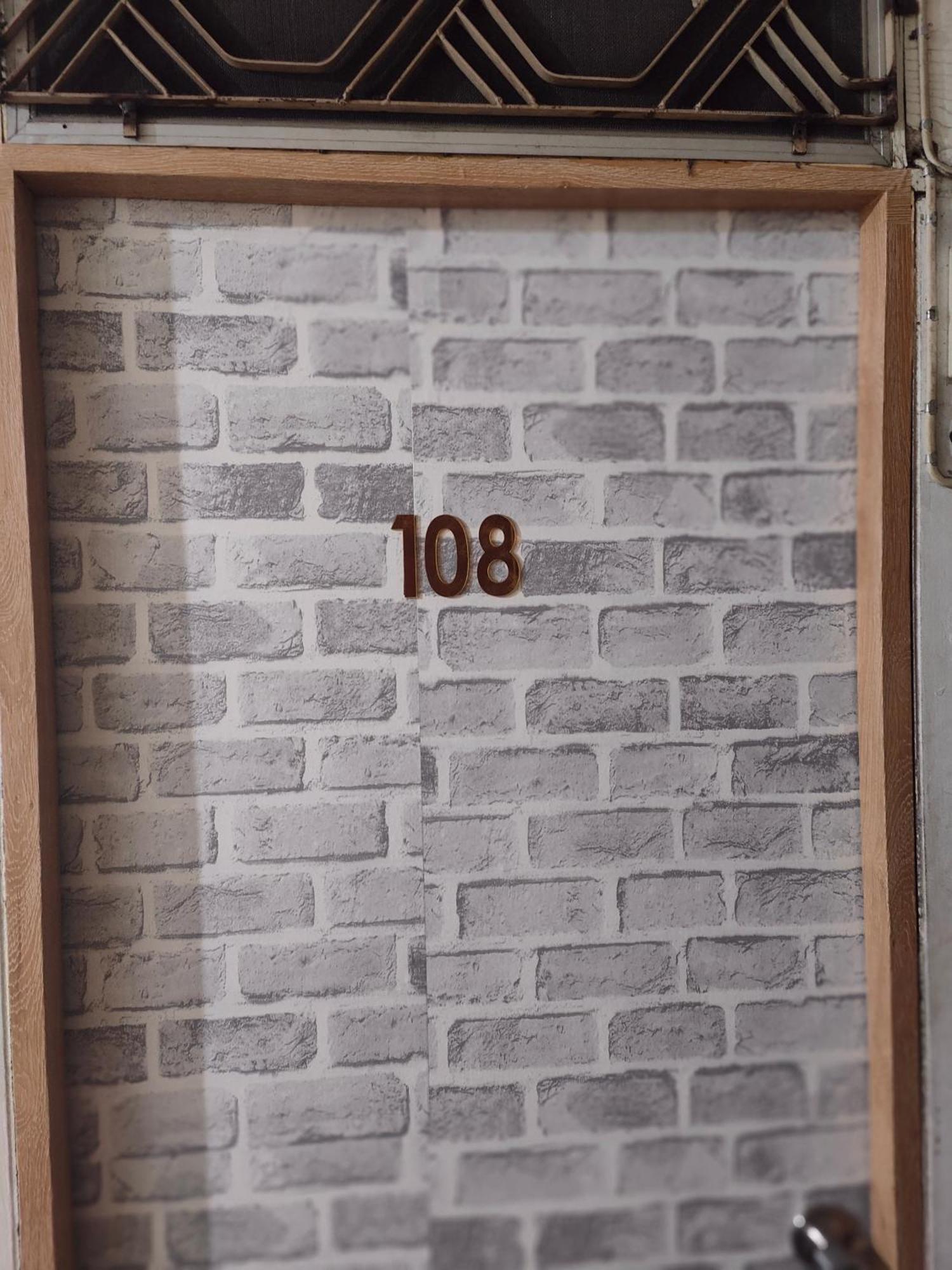 108 Olan Place Quiet With Free Wi-fi Appartement